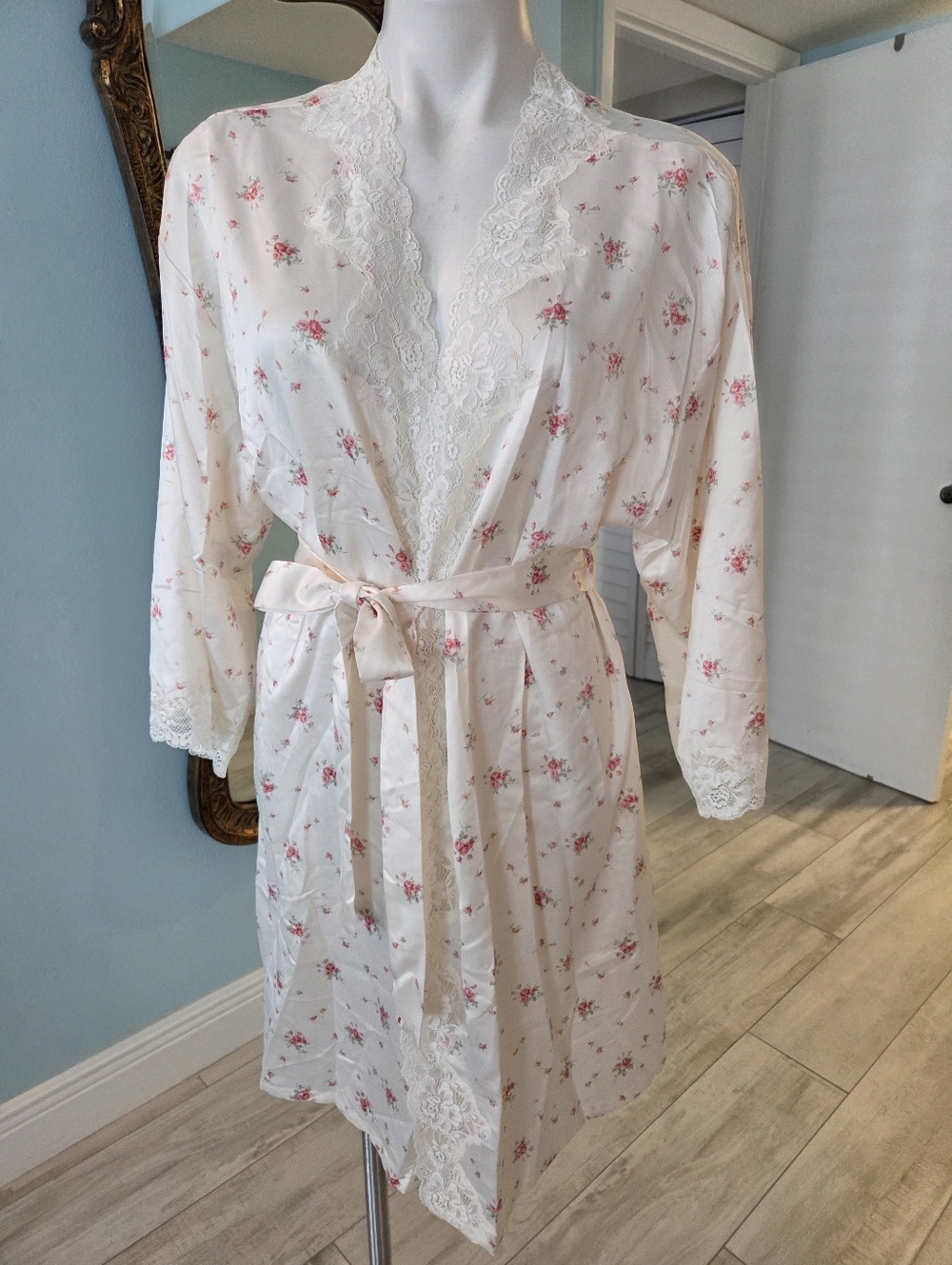 Ralph Lauren Floral Robe With Lace Trim NWT - Picture 2 of 12
